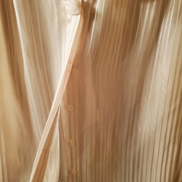 True vintage, straight from my aunt's closet!! Light pink, button up blouse - Picture 5 of 8